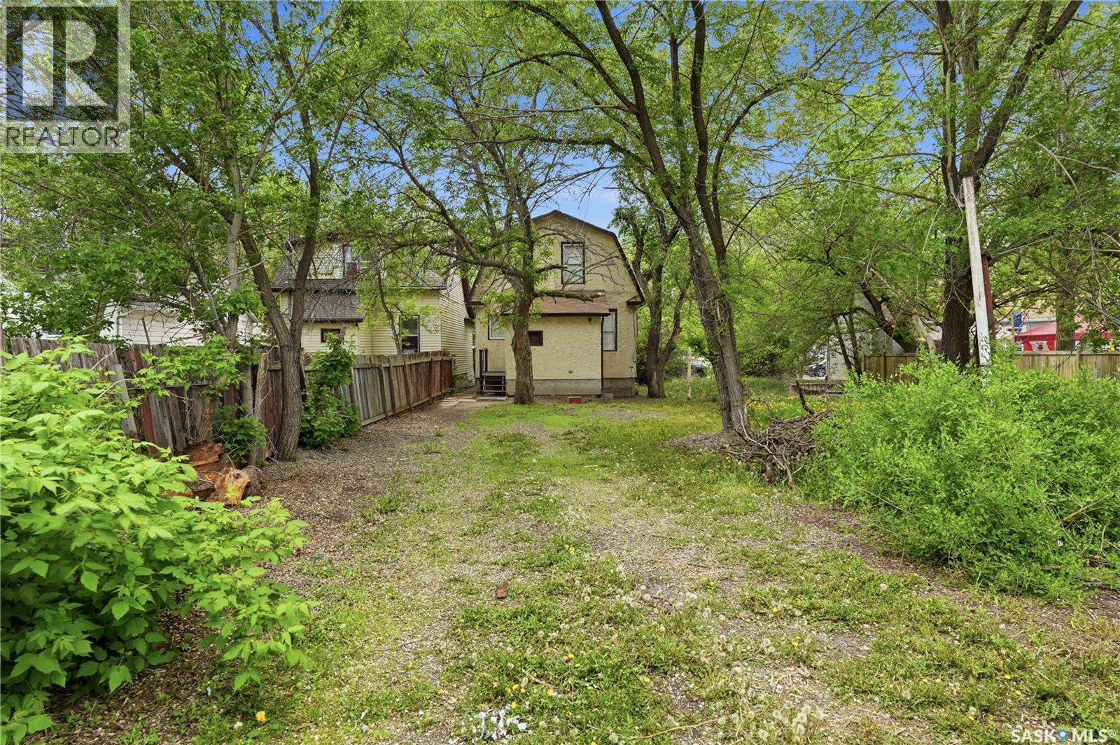 735 Wascana Street, Regina, SK - Outdoor