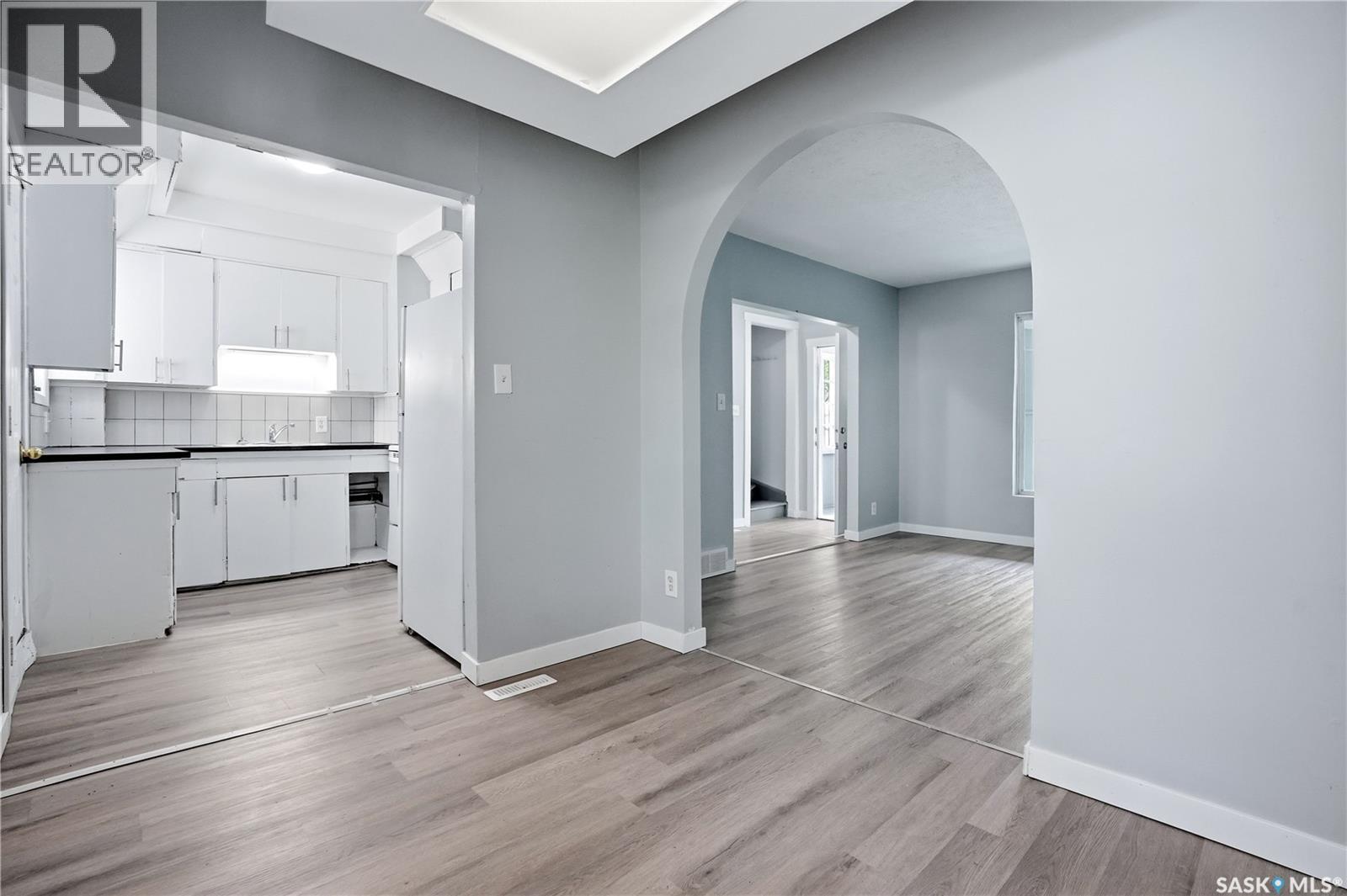 735 Wascana Street, Regina, SK - Indoor