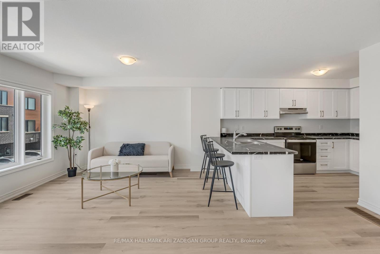 61 Dryden Lane, Hamilton, ON - Indoor Photo Showing Kitchen