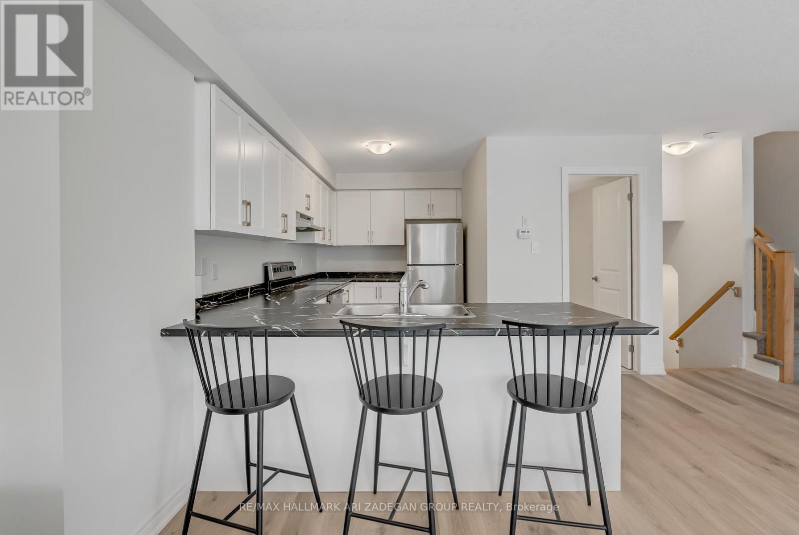 61 Dryden Lane, Hamilton, ON - Indoor Photo Showing Kitchen
