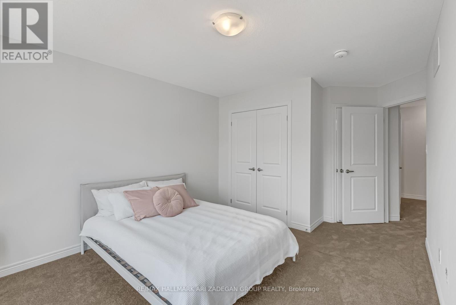 Prim Bed w/ Ensuite Bathroom - 61 Dryden Lane, Hamilton, ON - Indoor Photo Showing Bedroom