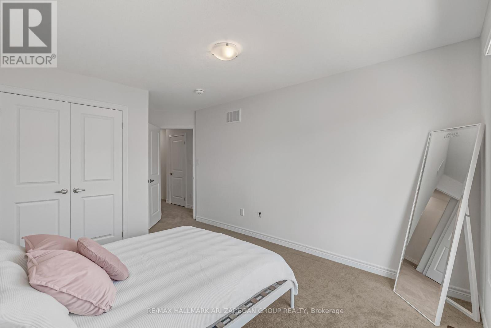 61 Dryden Lane, Hamilton, ON - Indoor Photo Showing Bedroom