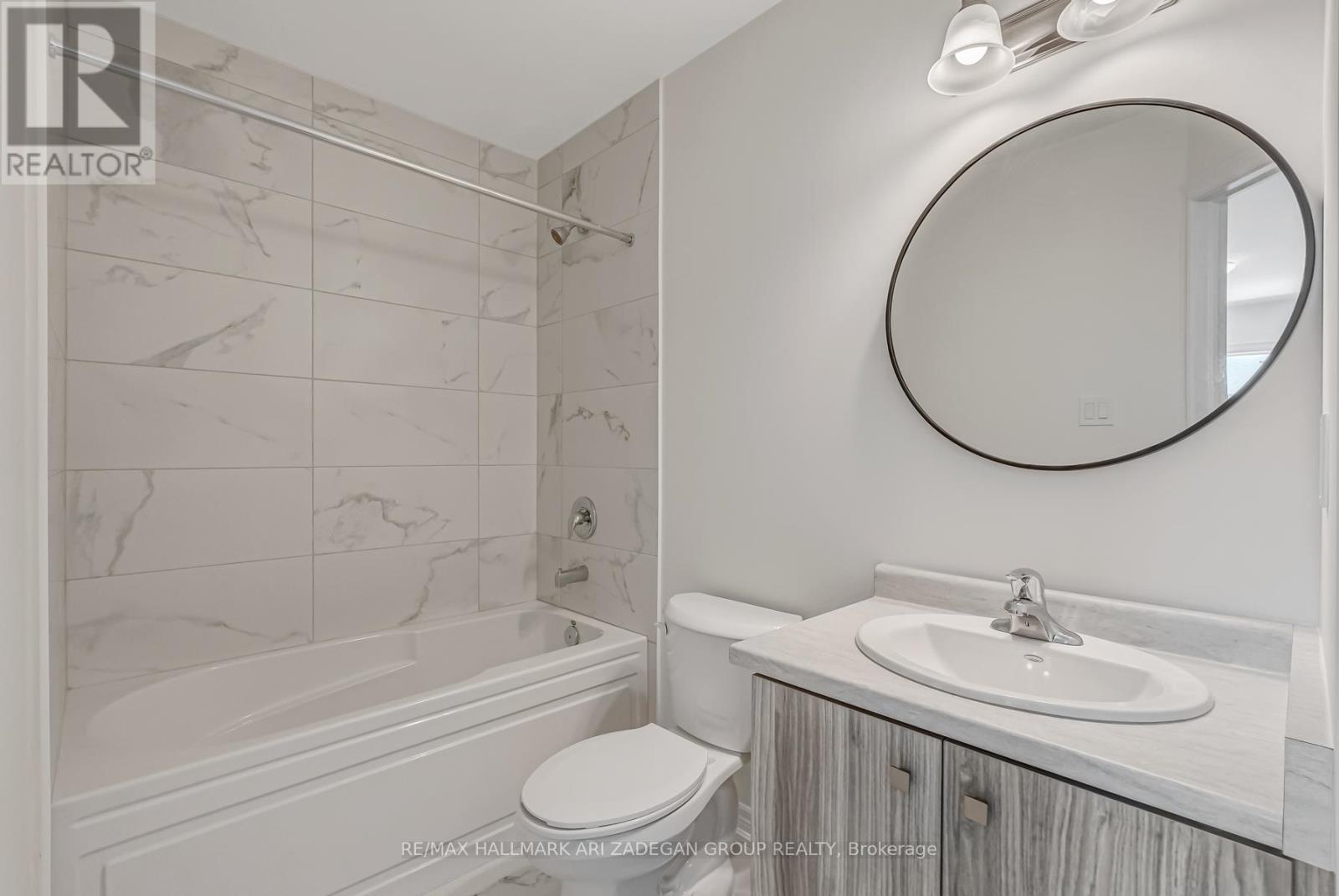 4pc Bath - 61 Dryden Lane, Hamilton, ON - Indoor Photo Showing Bathroom