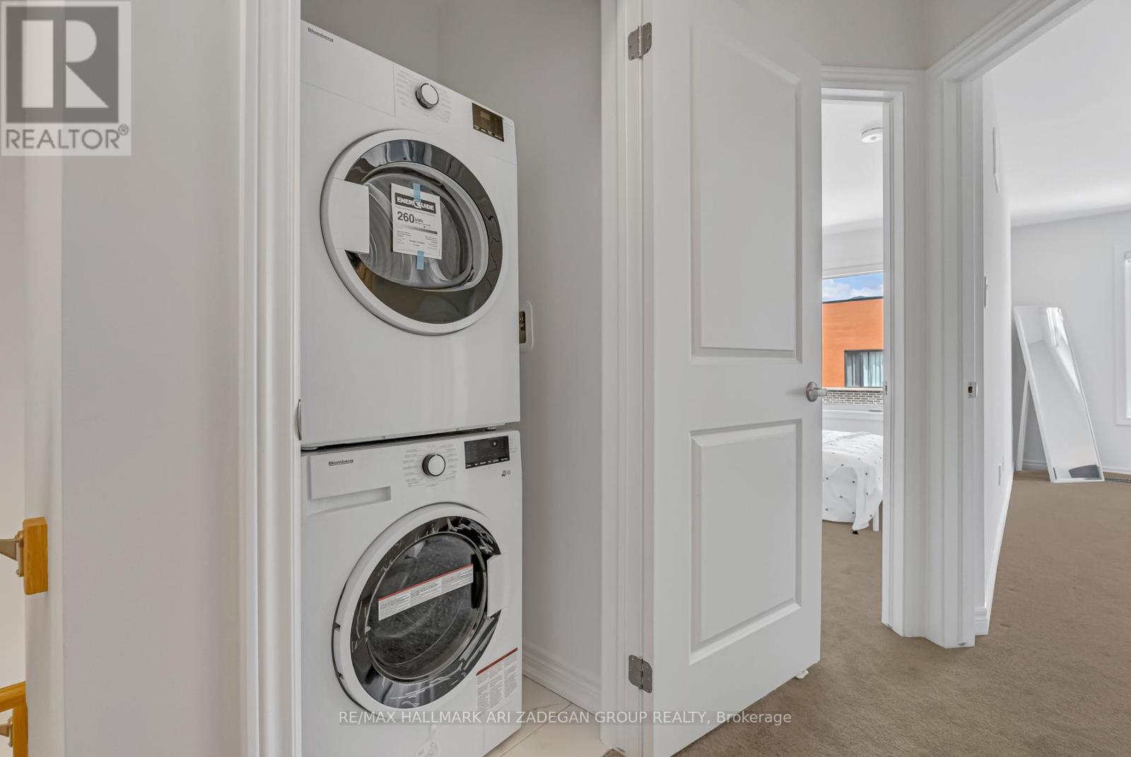 Washer/Dryer - 61 Dryden Lane, Hamilton, ON - Indoor Photo Showing Laundry Room
