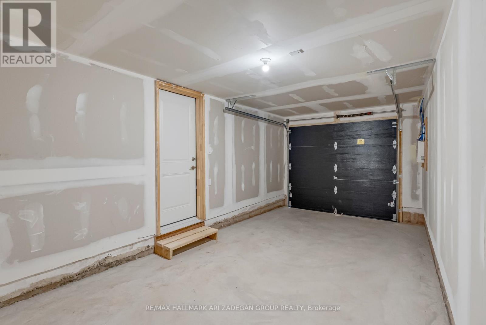1 Car Garage + 1 Driveway Parking - 61 Dryden Lane, Hamilton, ON - Indoor Photo Showing Garage