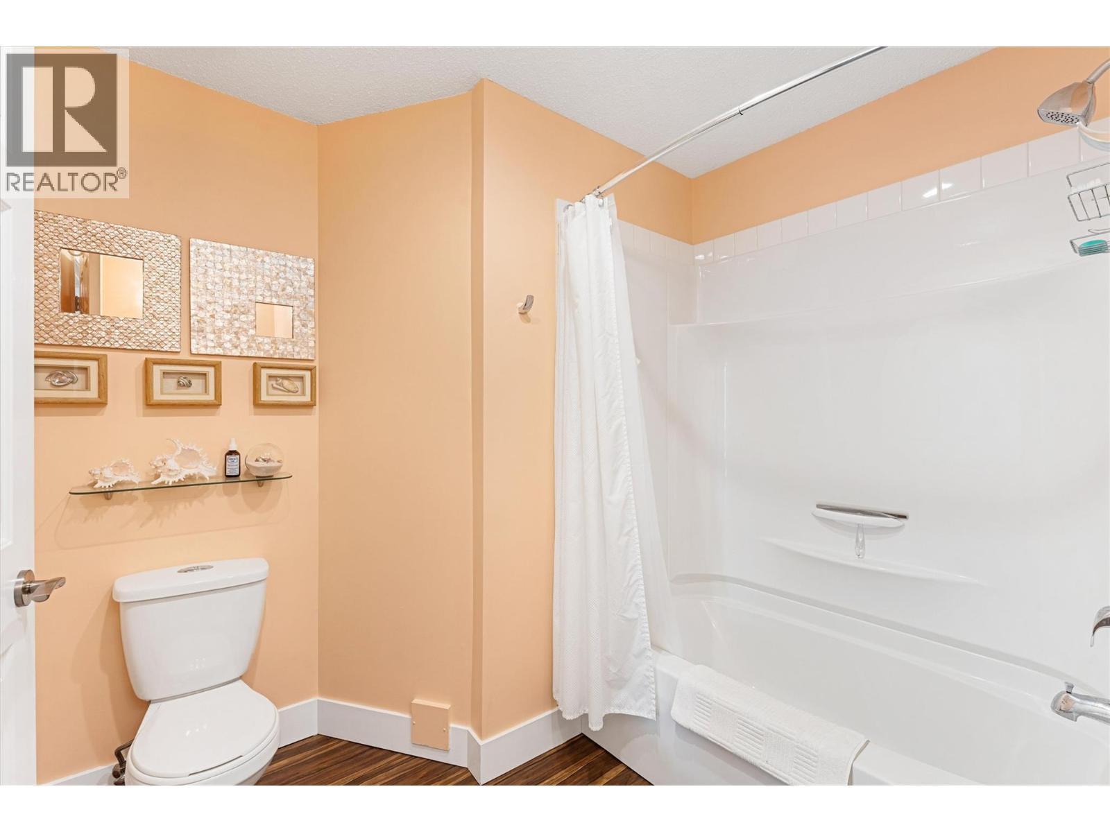 539 Sutherland Avenue Unit# 106, Kelowna, BC - Indoor Photo Showing Bathroom