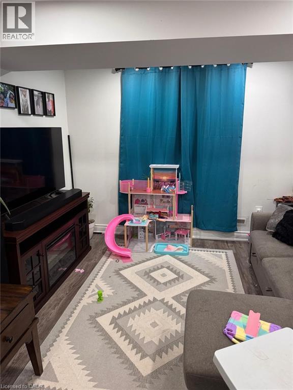 Image quality insufficient for description - 1377 Coronation Drive, London, ON - Indoor Photo Showing Other Room