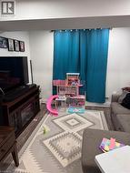 Image quality insufficient for description -