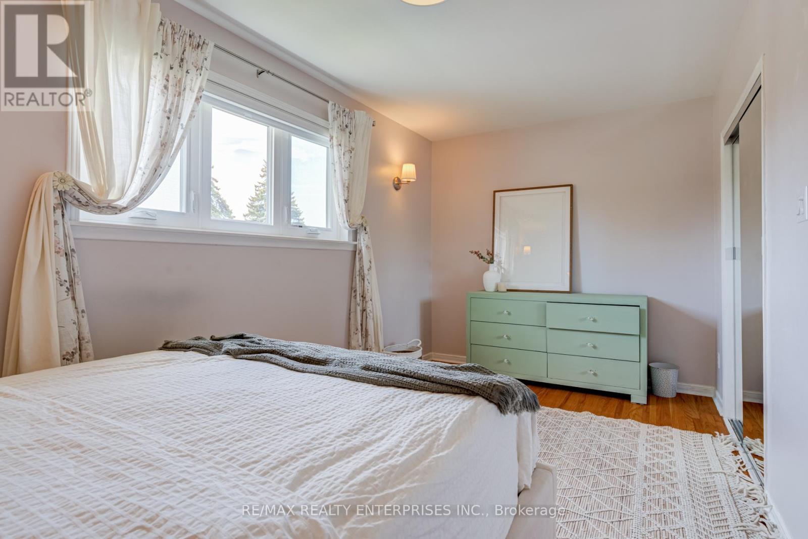2347 Brookhurst Road, Mississauga, ON - Indoor Photo Showing Bedroom