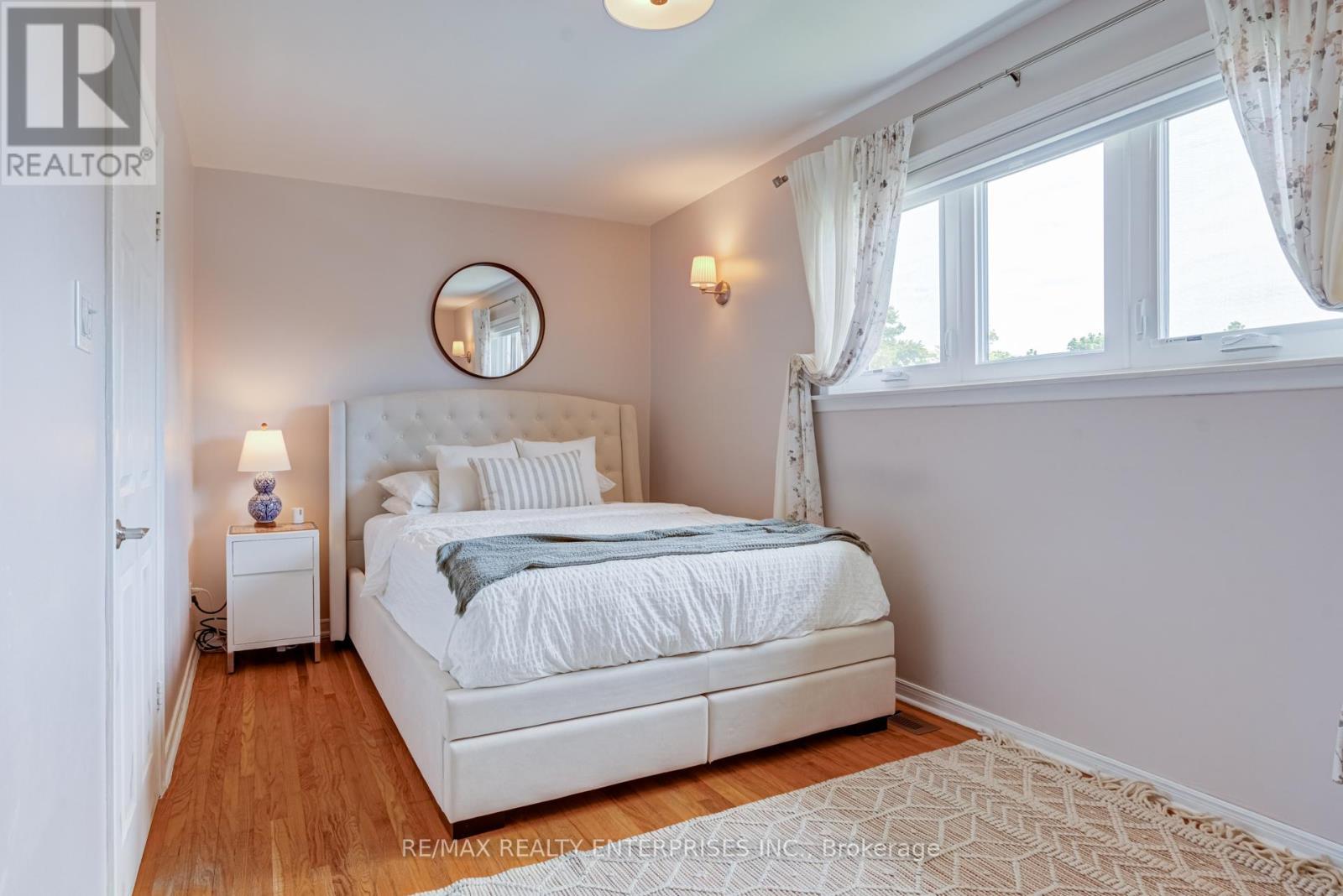 2347 Brookhurst Road, Mississauga, ON - Indoor Photo Showing Bedroom