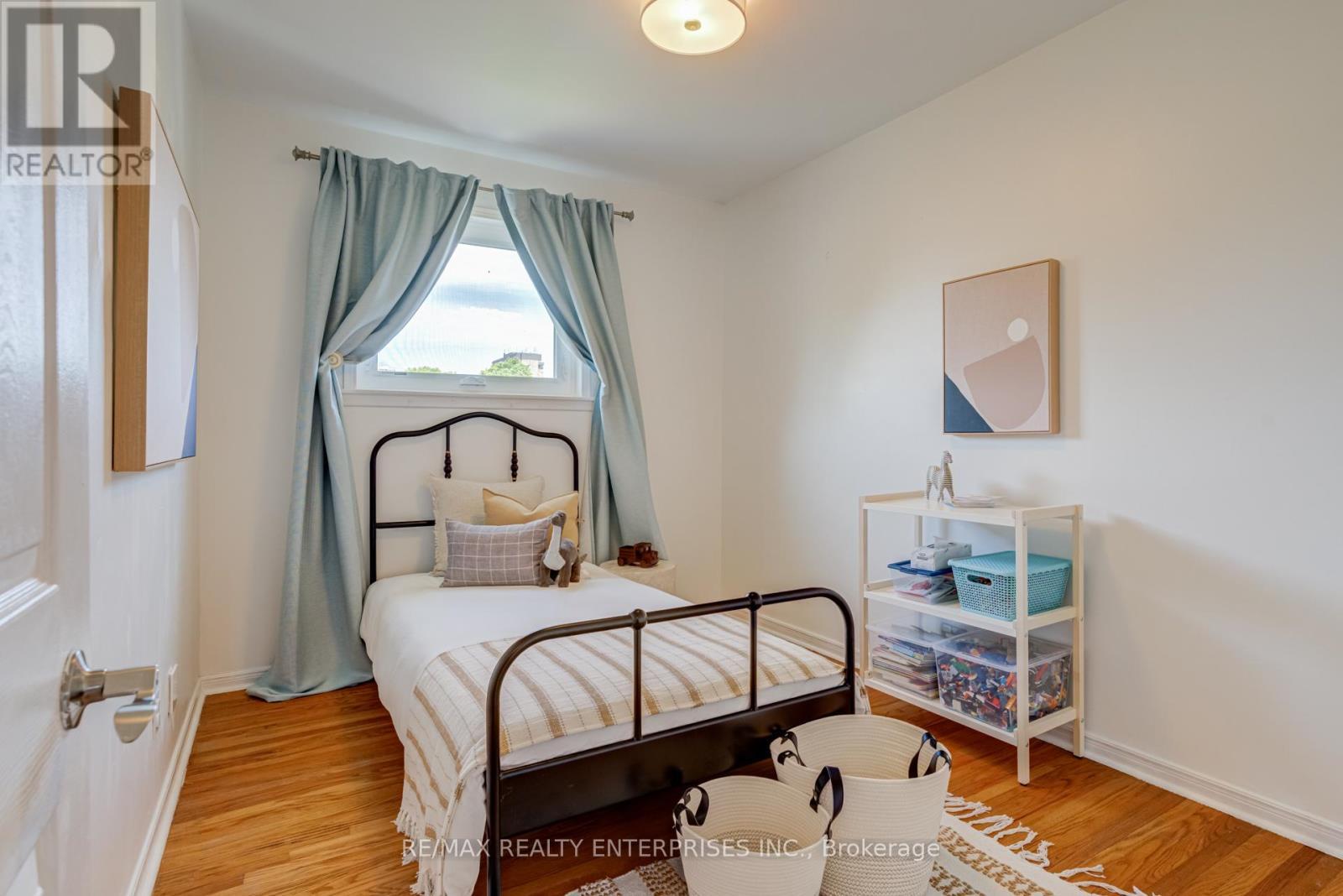 2347 Brookhurst Road, Mississauga, ON - Indoor Photo Showing Bedroom