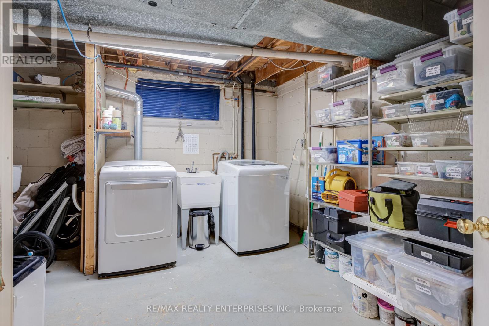 2347 Brookhurst Road, Mississauga, ON - Indoor Photo Showing Laundry Room