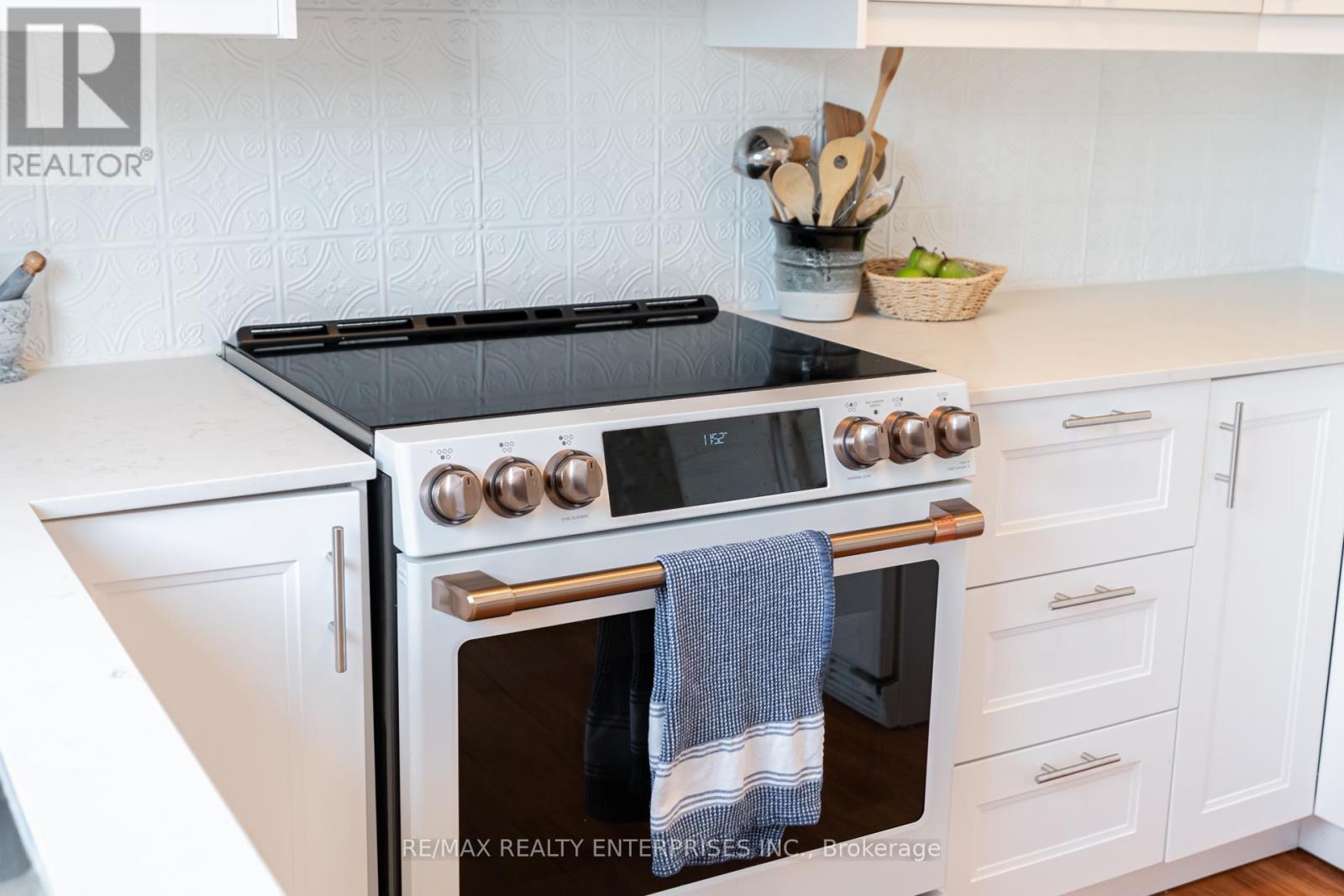 2347 Brookhurst Road, Mississauga, ON - Indoor Photo Showing Kitchen