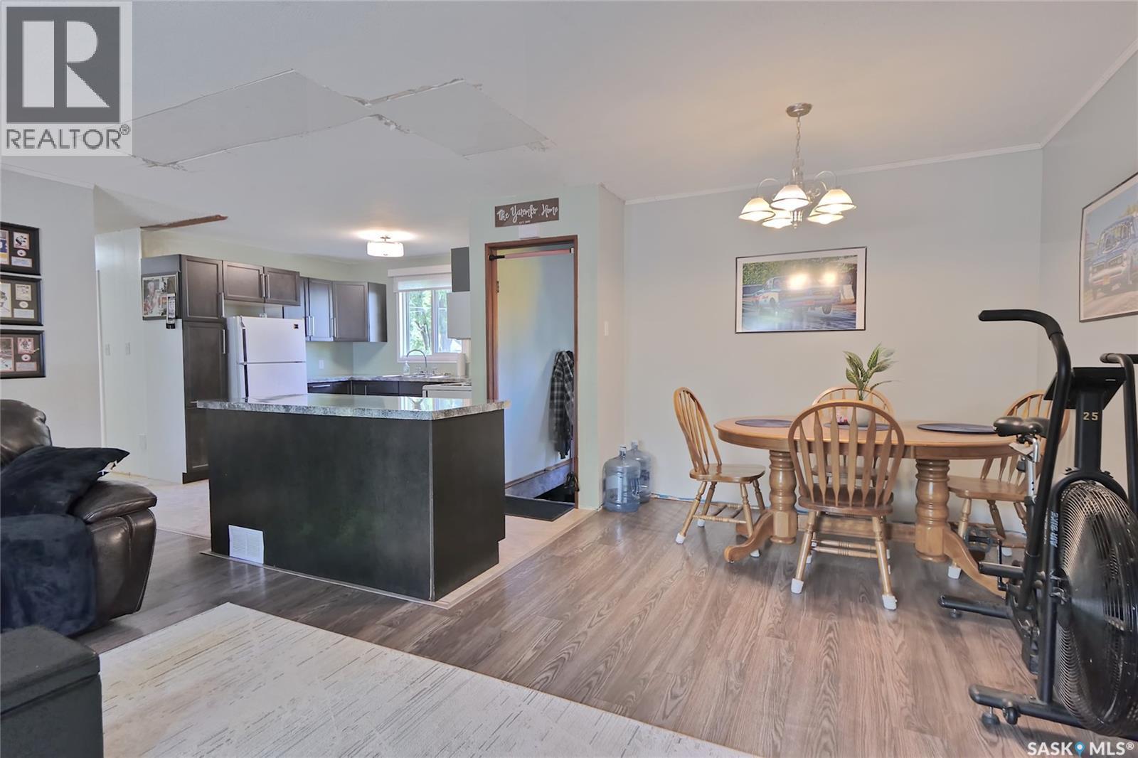 606 6Th Street W, Chaplin, SK - Indoor Photo Showing Dining Room