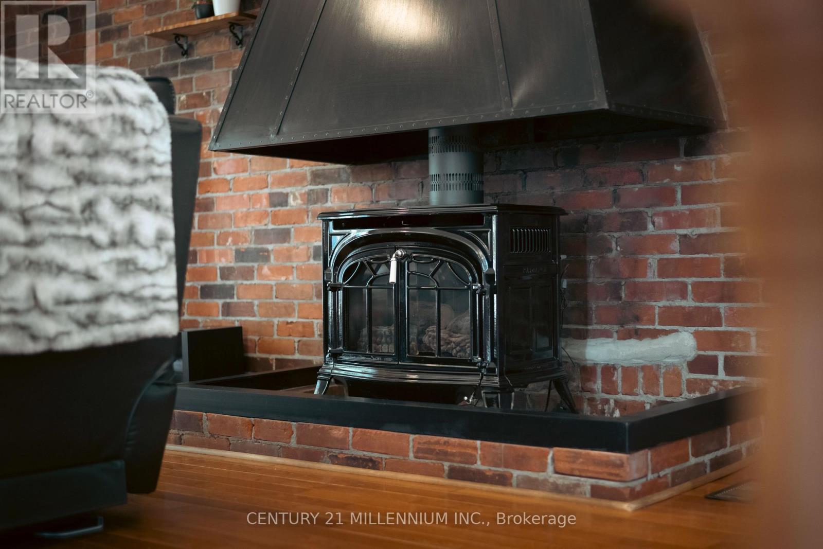 793004 3Rd Line Ehs Line, Mono, ON - Indoor With Fireplace