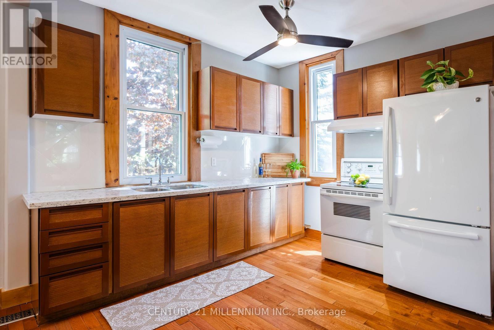 793004 3Rd Line Ehs Line, Mono, ON - Indoor Photo Showing Kitchen With Double Sink