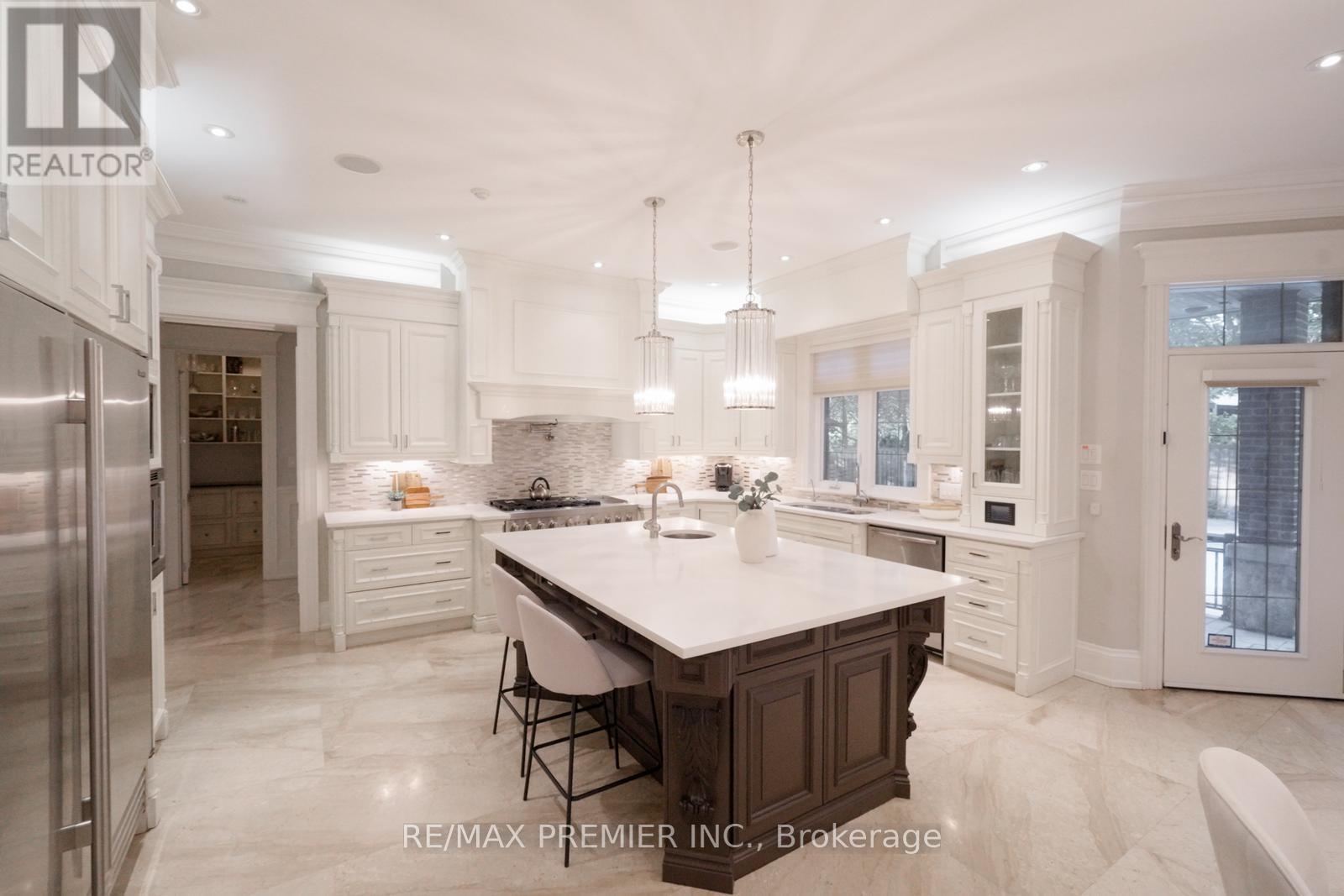 35 Normandale Crescent, Toronto, ON - Indoor Photo Showing Kitchen With Upgraded Kitchen