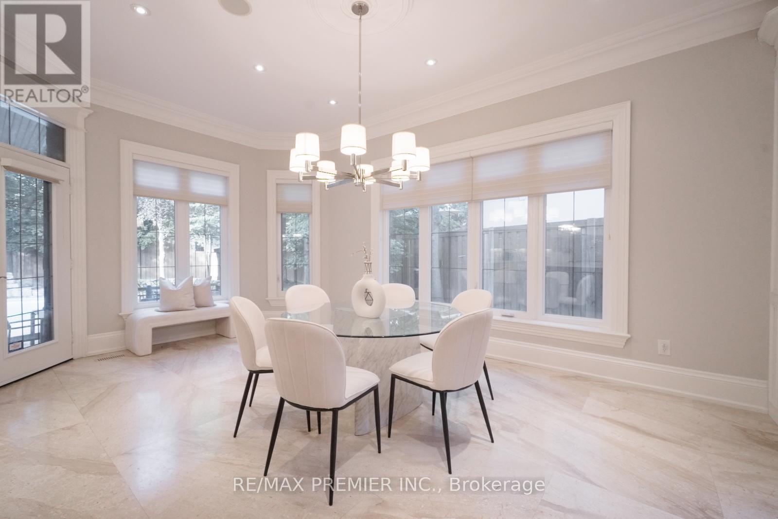 35 Normandale Crescent, Toronto, ON - Indoor Photo Showing Dining Room