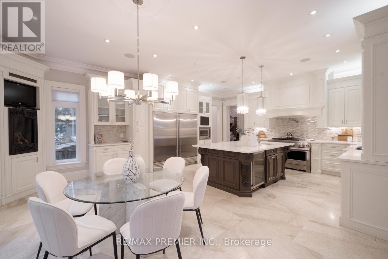 35 Normandale Crescent, Toronto, ON - Indoor Photo Showing Dining Room