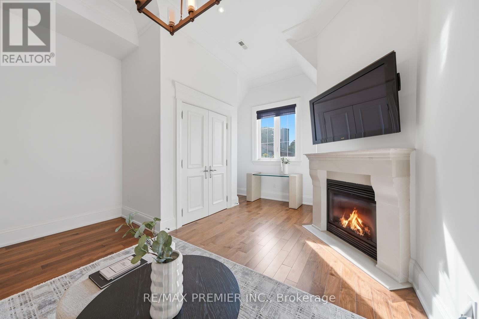 35 Normandale Crescent, Toronto, ON - Indoor Photo Showing Living Room With Fireplace