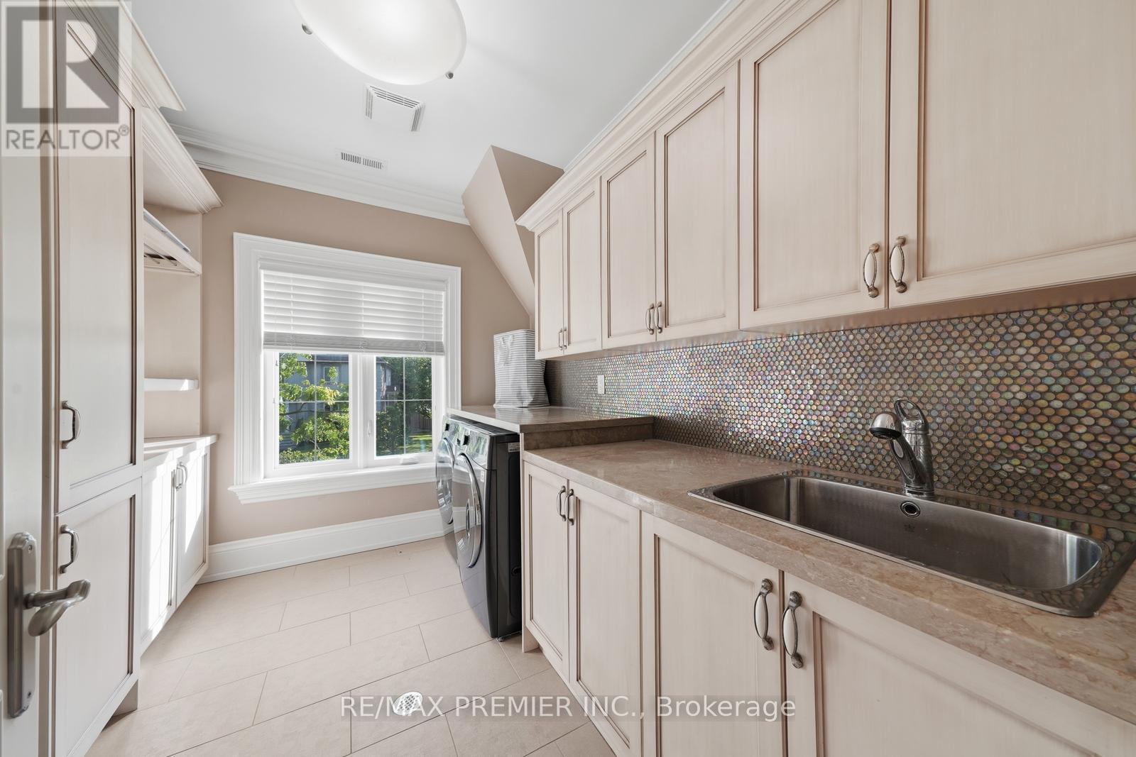 35 Normandale Crescent, Toronto, ON - Indoor Photo Showing Kitchen