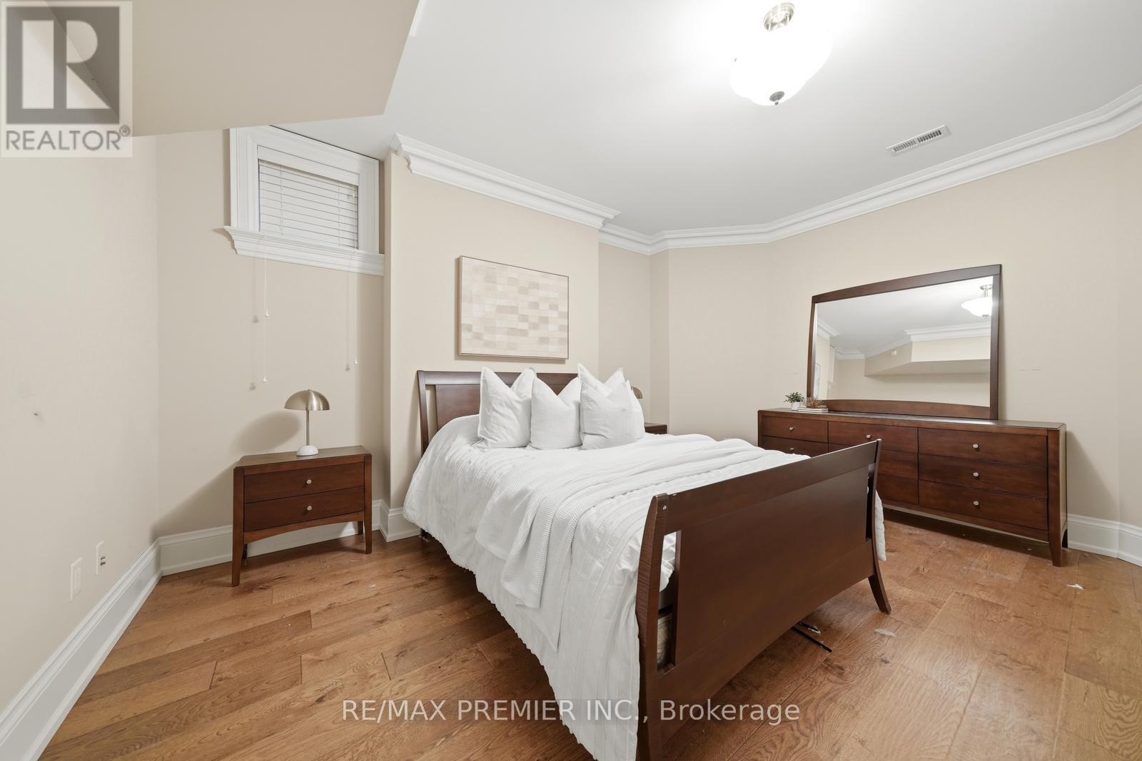 35 Normandale Crescent, Toronto, ON - Indoor Photo Showing Bedroom