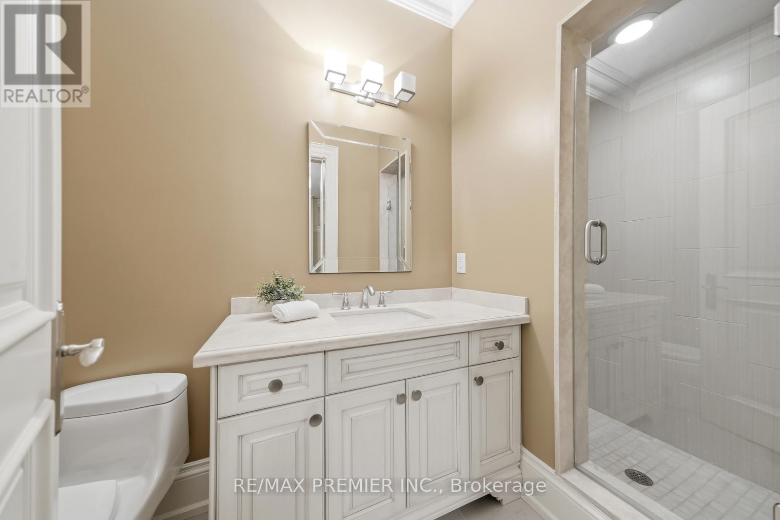 35 Normandale Crescent, Toronto, ON - Indoor Photo Showing Bathroom