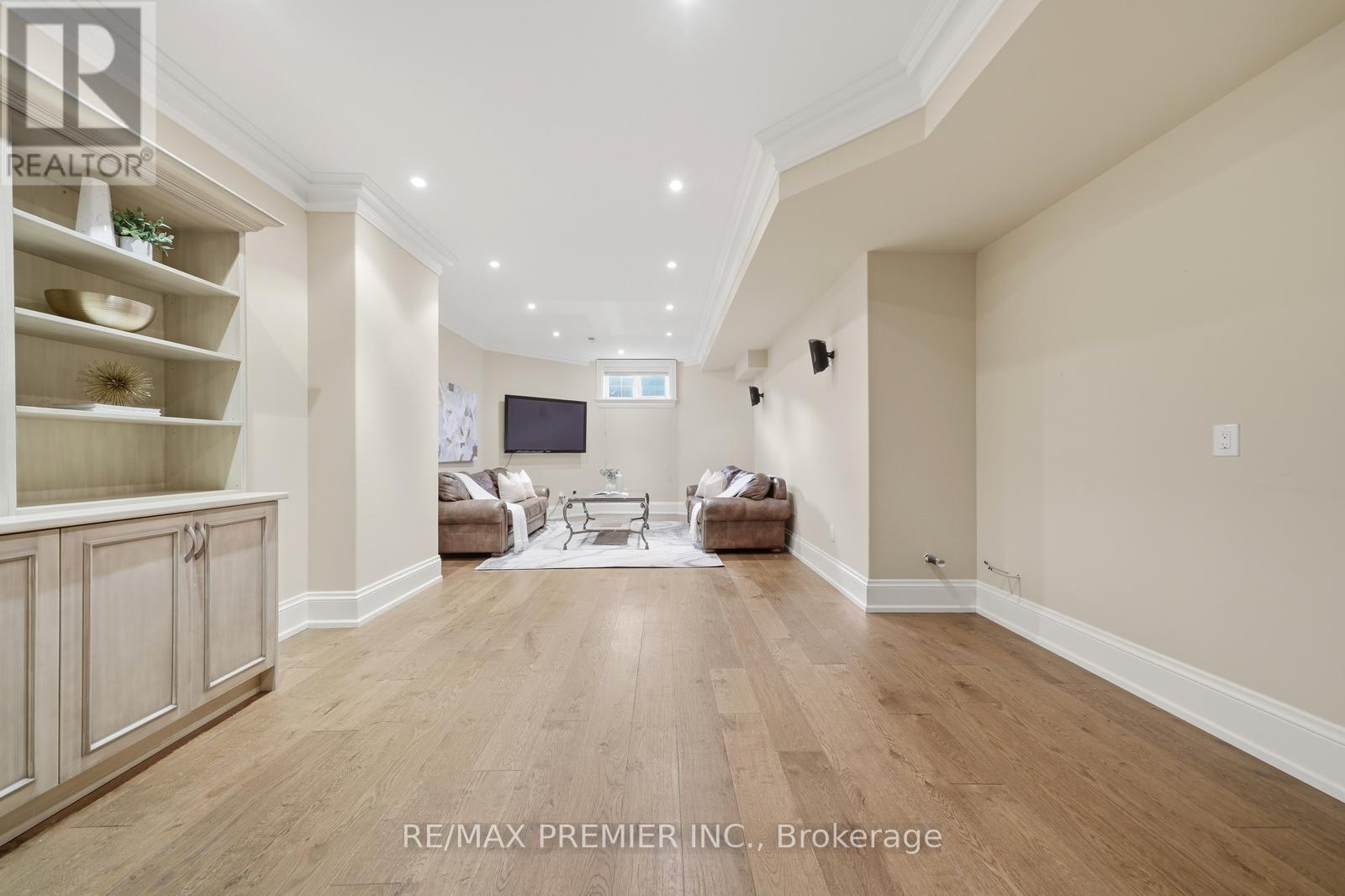 35 Normandale Crescent, Toronto, ON - Indoor Photo Showing Other Room