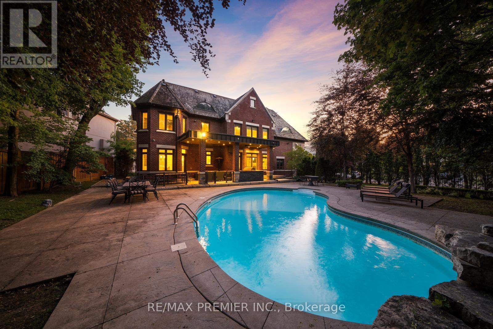 35 Normandale Crescent, Toronto, ON - Outdoor With In Ground Pool
