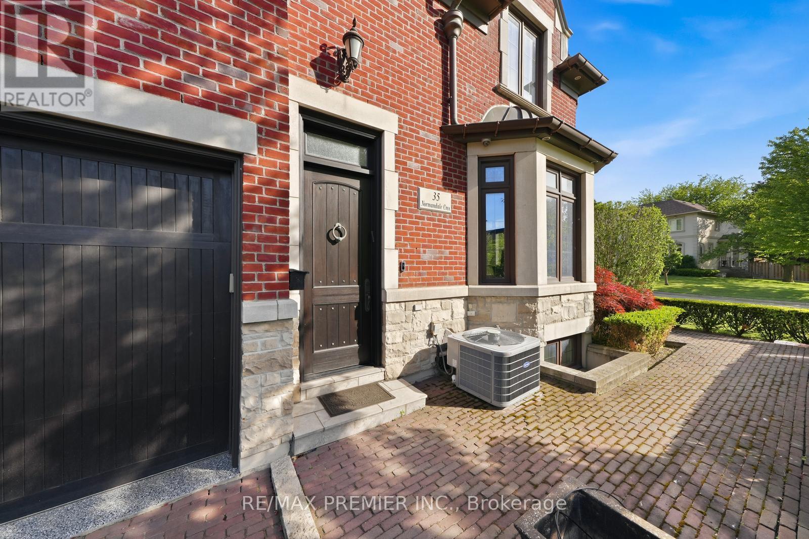 35 Normandale Crescent, Toronto, ON - Outdoor