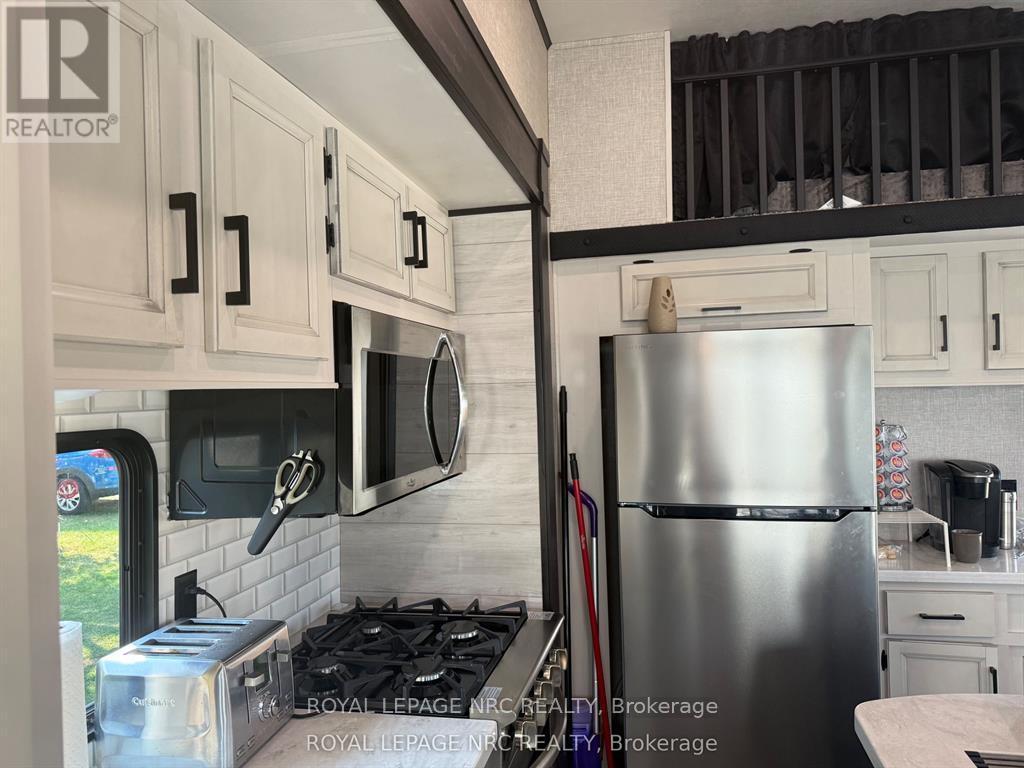 4 Dogwood Street, Otonabee-South Monaghan, ON - Indoor Photo Showing Kitchen