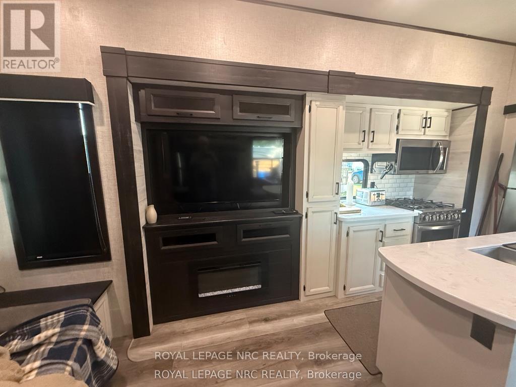 4 Dogwood Street, Otonabee-South Monaghan, ON - Indoor Photo Showing Kitchen