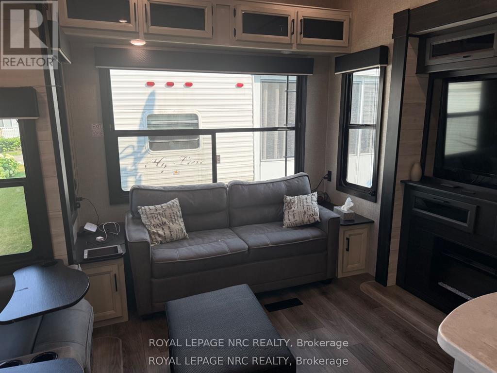 4 Dogwood Street, Otonabee-South Monaghan, ON - Indoor Photo Showing Living Room