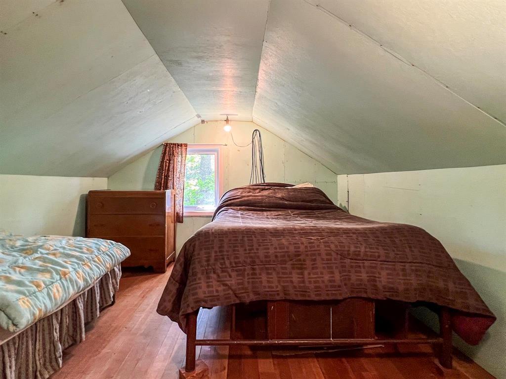 330 Oak Drive, Oak Lake Beach, MB - Indoor Photo Showing Bedroom
