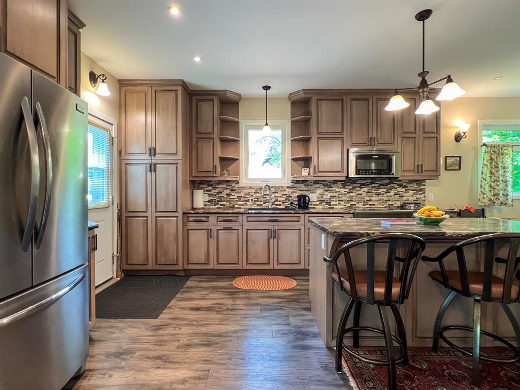 330 Oak Drive, Oak Lake Beach, MB - Indoor Photo Showing Kitchen With Upgraded Kitchen