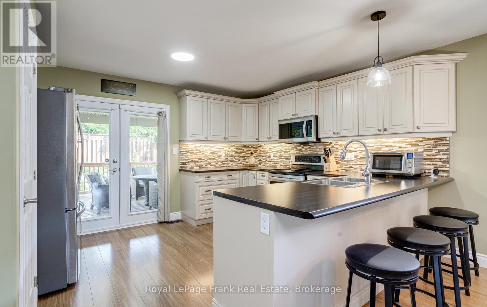 41 Cortland Way, Brighton, ON - Indoor Photo Showing Kitchen With Upgraded Kitchen