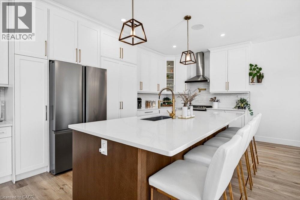 4286 Victoria Avenue, Vineland Station, ON - Indoor Photo Showing Kitchen With Upgraded Kitchen