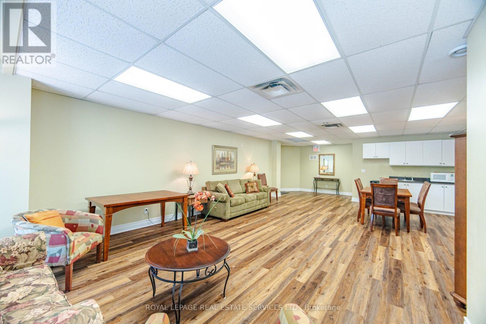 Ph403 - 30 Anglesey Boulevard, Toronto, ON - Indoor