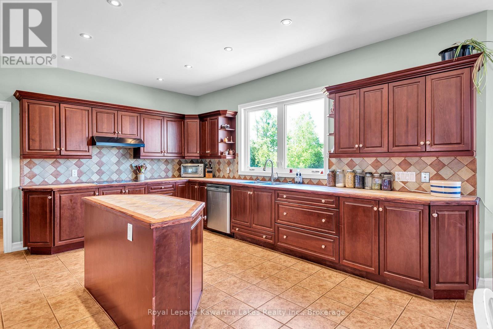 Family Sized Kitchen - 2435 Elm Tree Road, Kawartha Lakes (Fenelon), ON