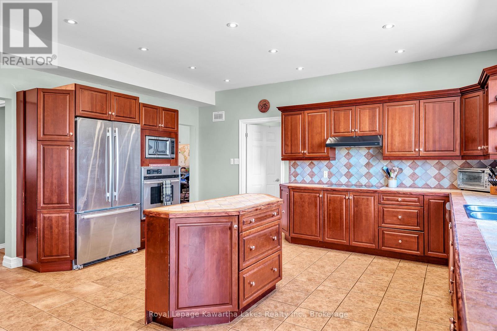 Built in appliances - 2435 Elm Tree Road, Kawartha Lakes (Fenelon), ON