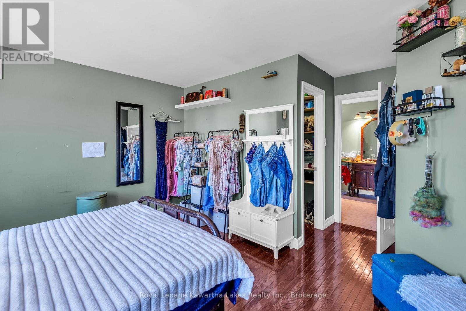 Bedroom 3 with walk-in and semi-ensuite - 2435 Elm Tree Road, Kawartha Lakes (Fenelon), ON