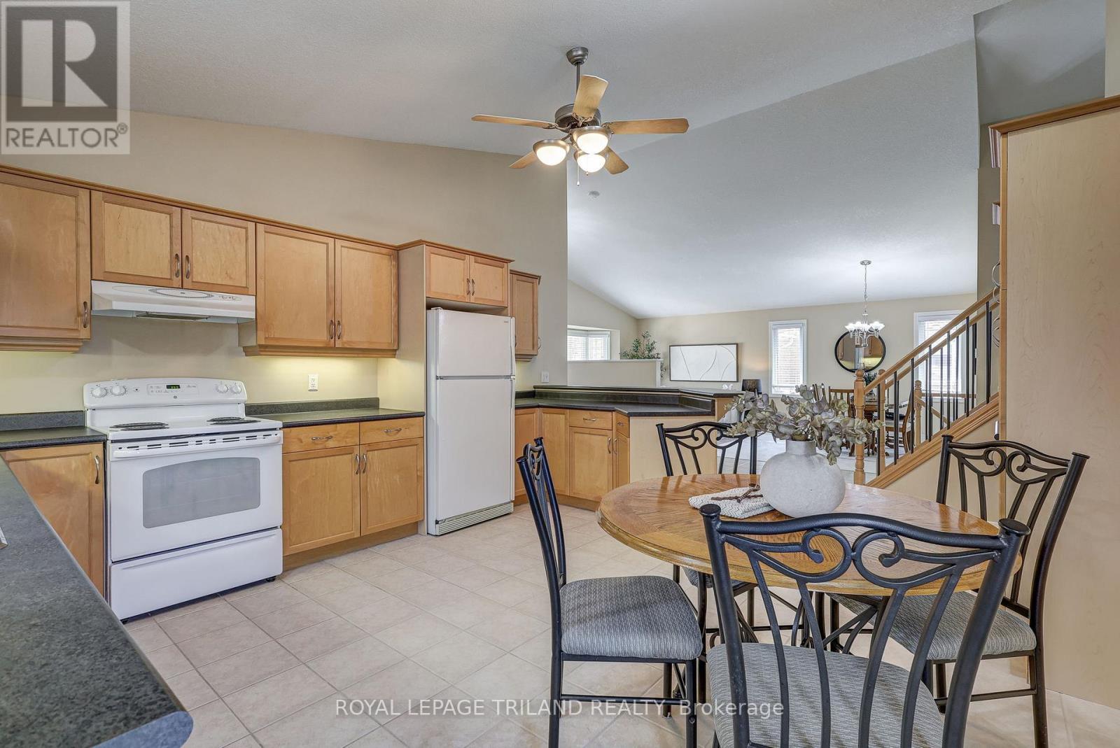 19 ORIOLE LANE, ST. THOMAS - KITCHEN - 19 Oriole Lane, St. Thomas, ON - Indoor Photo Showing Kitchen