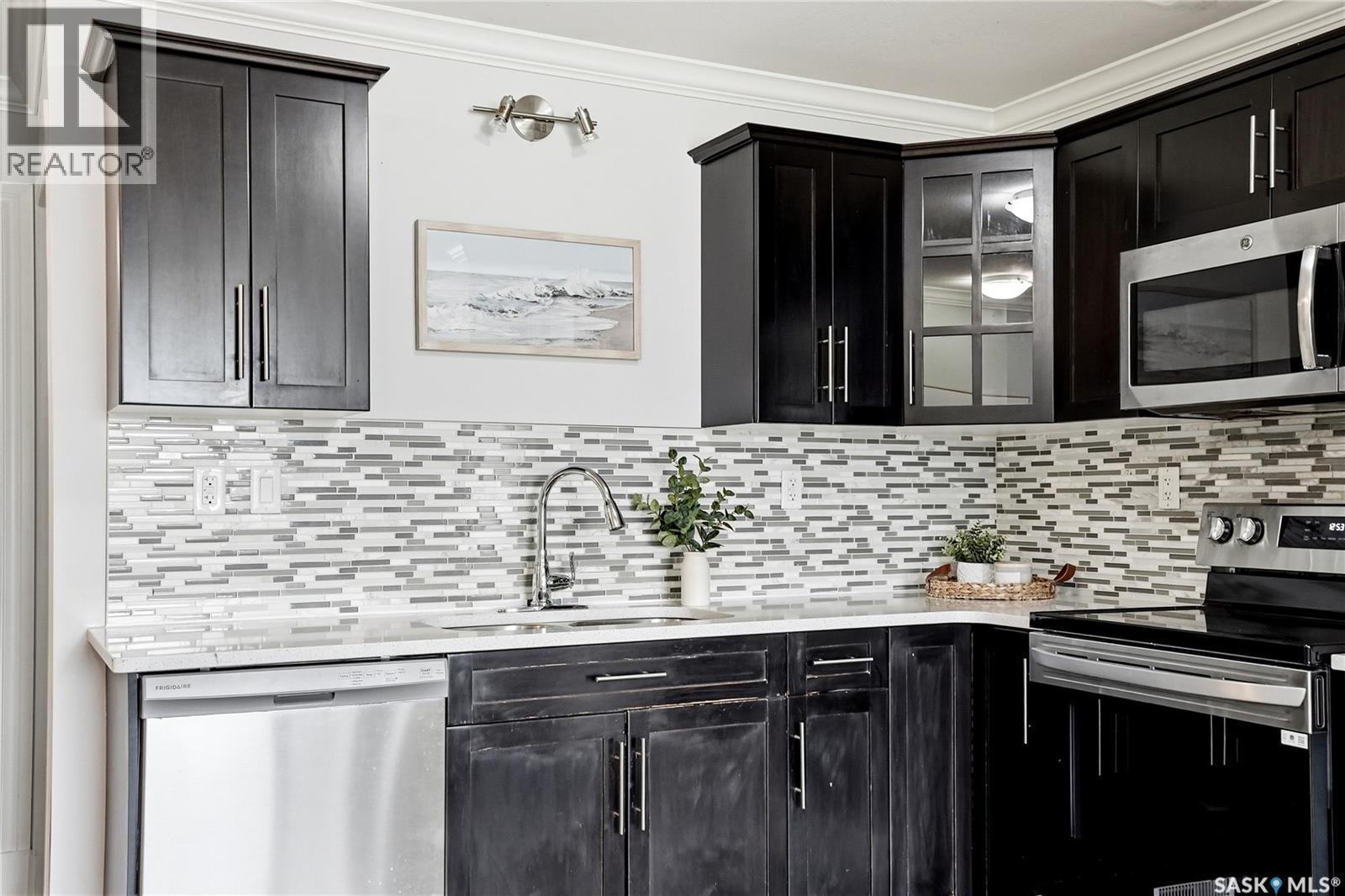 409 225 Hassard Close, Saskatoon, SK - Indoor Photo Showing Kitchen With Upgraded Kitchen