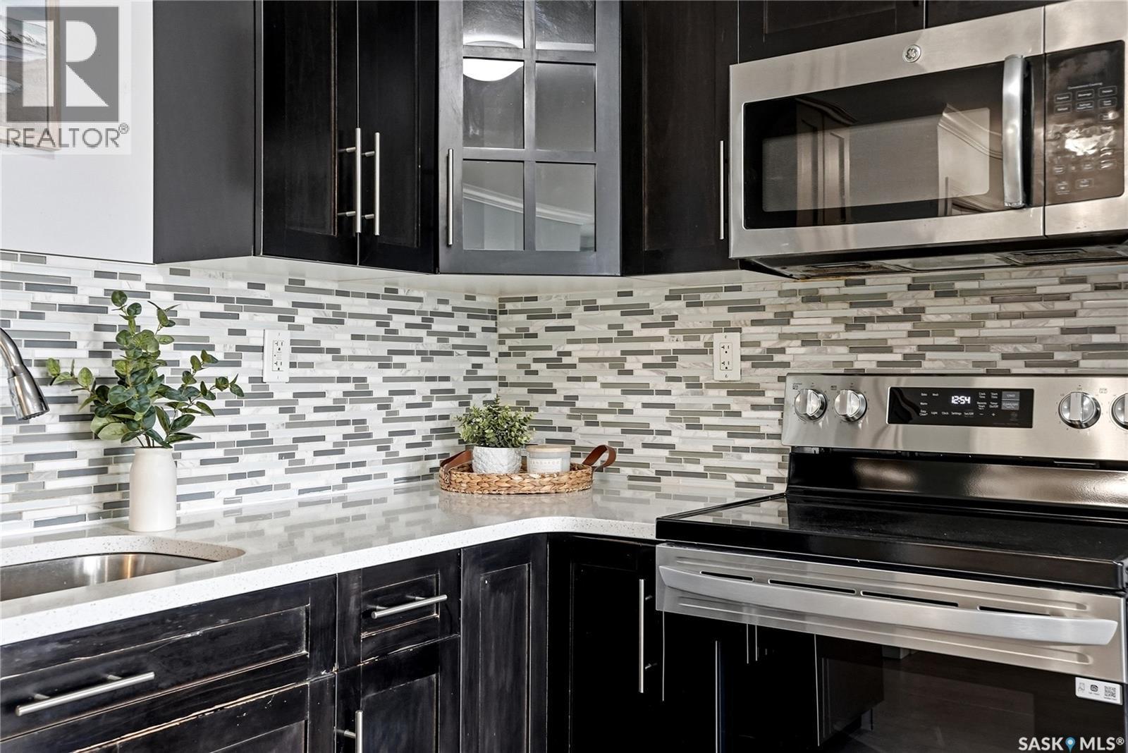 409 225 Hassard Close, Saskatoon, SK - Indoor Photo Showing Kitchen With Upgraded Kitchen