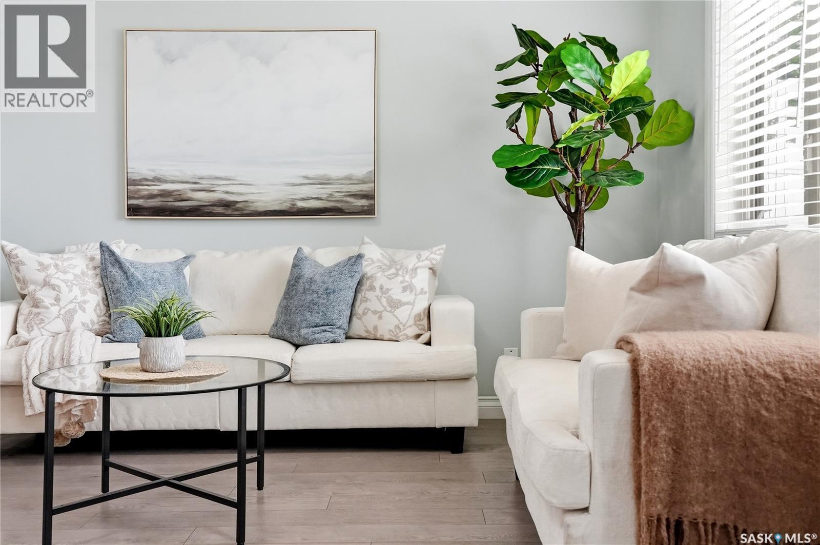 409 225 Hassard Close, Saskatoon, SK - Indoor Photo Showing Living Room