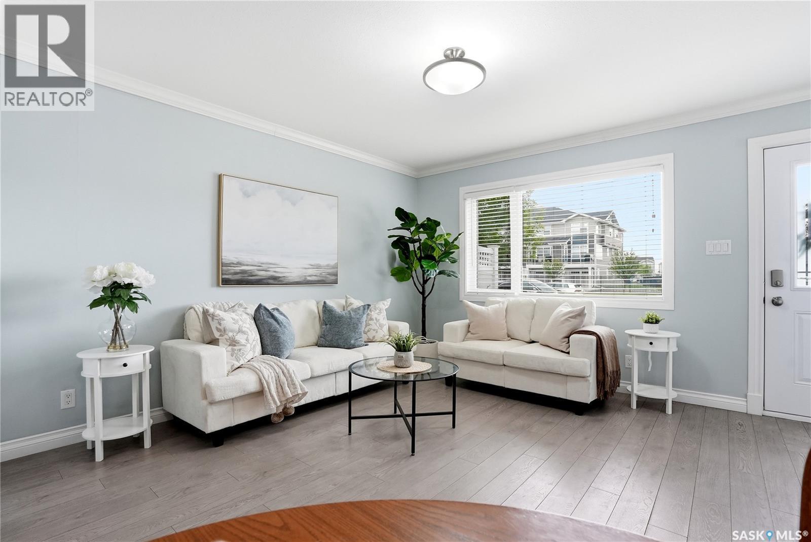 409 225 Hassard Close, Saskatoon, SK - Indoor Photo Showing Living Room