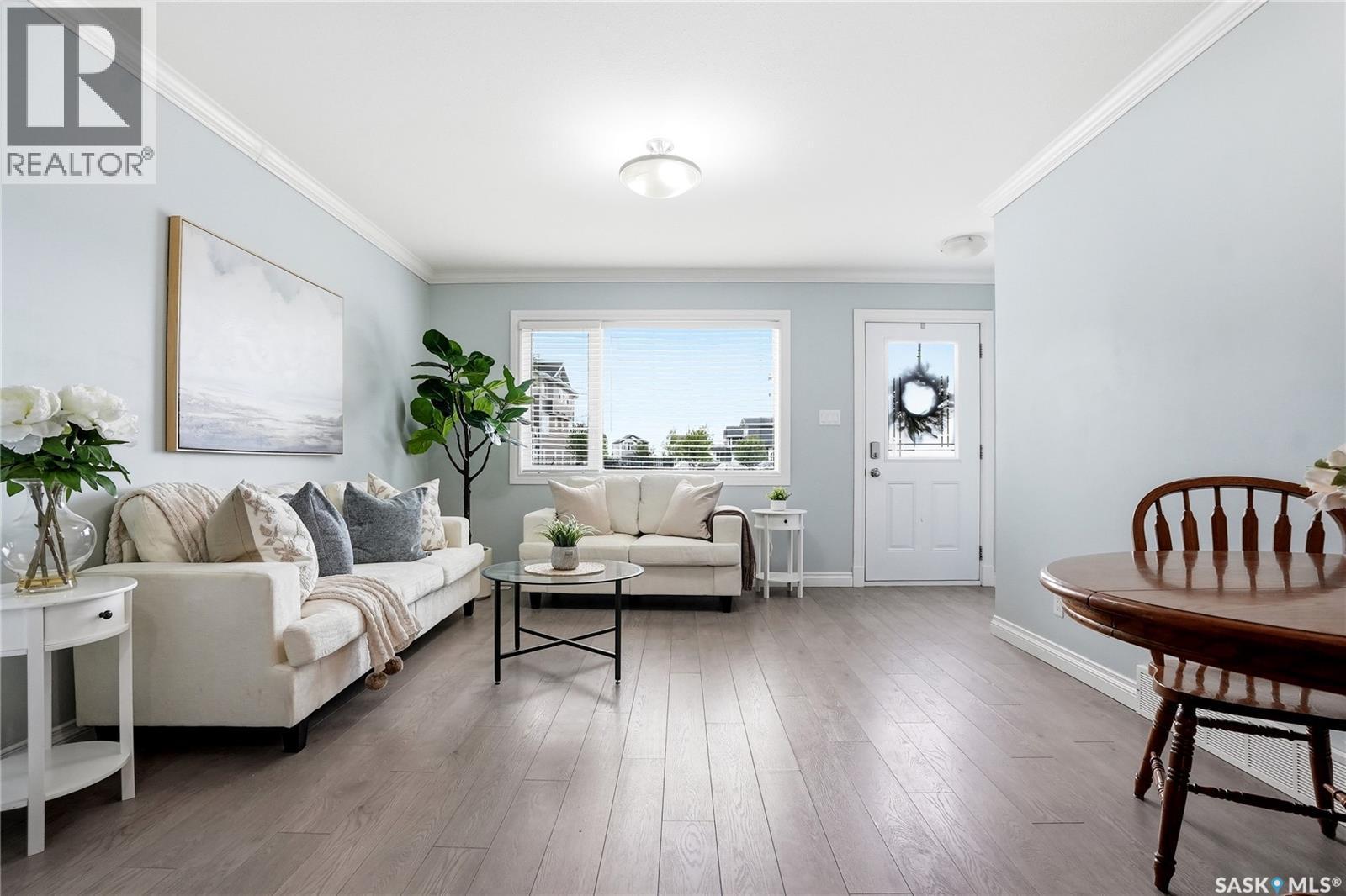 409 225 Hassard Close, Saskatoon, SK - Indoor Photo Showing Living Room