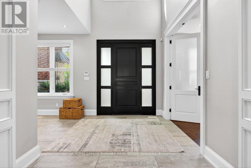 2470 Applewood Drive, Oakville, ON - Indoor Photo Showing Other Room