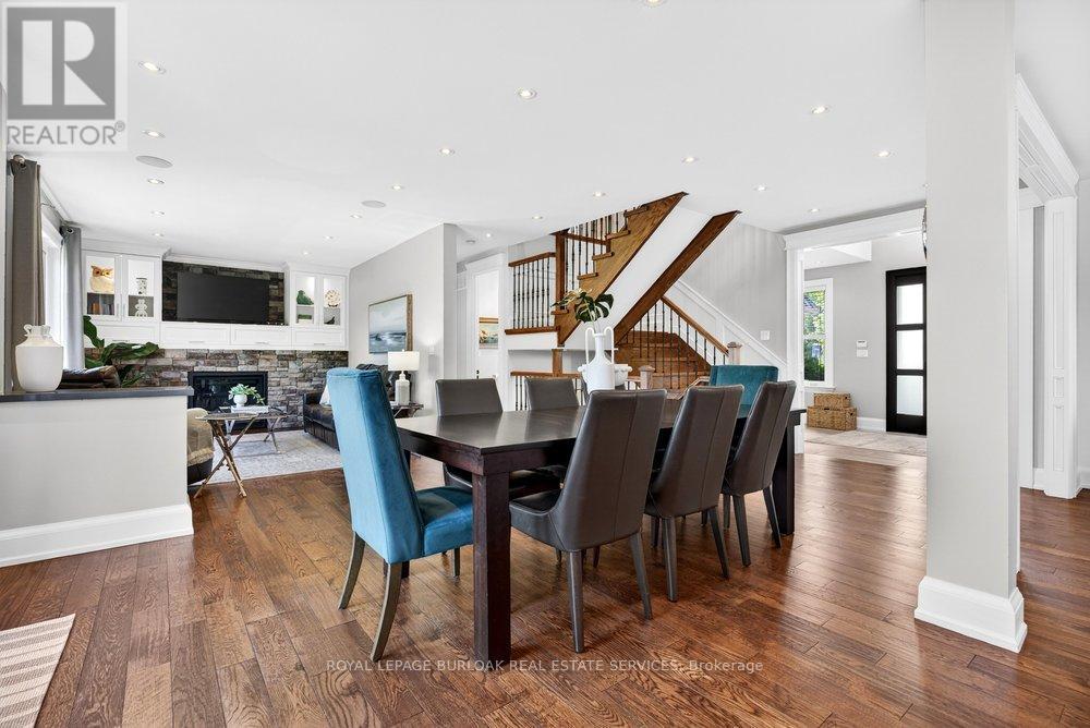 2470 Applewood Drive, Oakville, ON - Indoor Photo Showing Dining Room