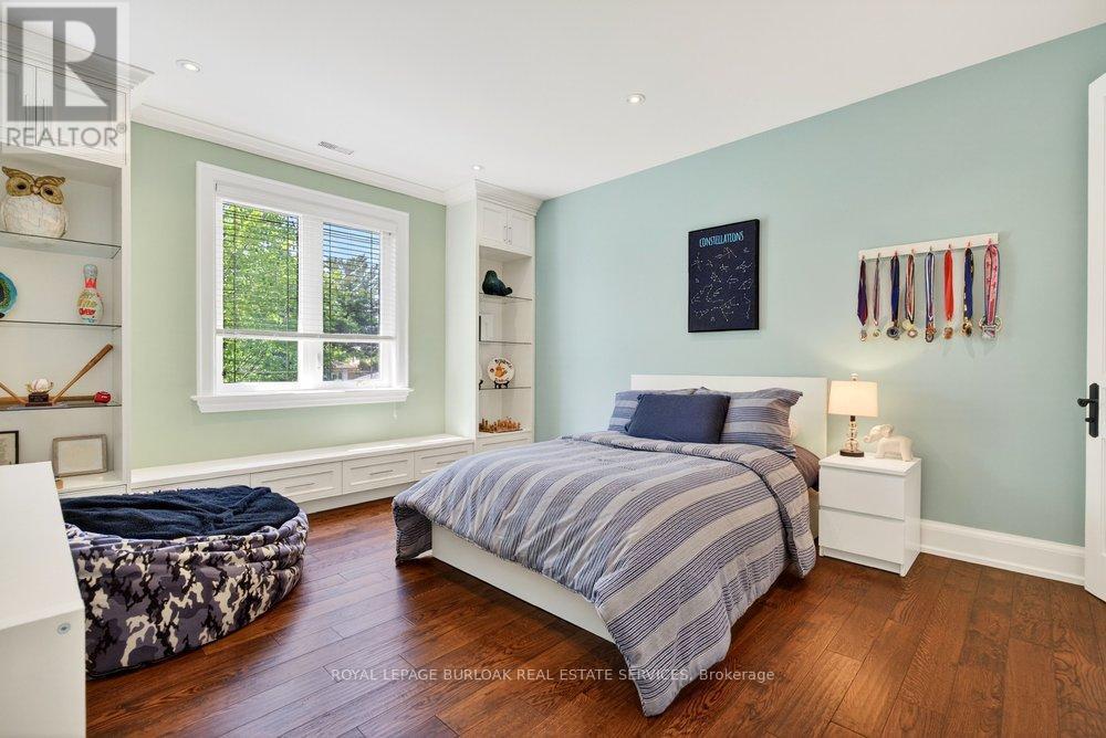 2470 Applewood Drive, Oakville, ON - Indoor Photo Showing Bedroom